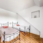 Apt B Semesterbostad