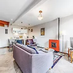 Apt B Semesterbostad